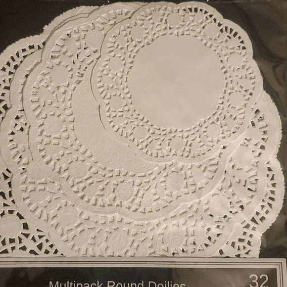 Caterer's Corner Multipack Round Doilies 32 pc per pack (2 packs included) - Picture 6 of 6